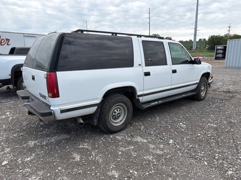 1999 Chevrolet C2500 Suburban — photo 3