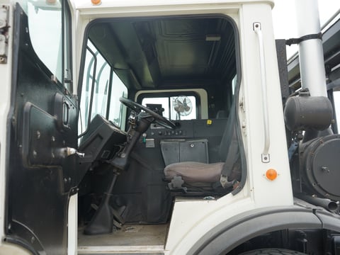 2005 Mack MR688S T/A Hooklift Truck w/ Galbreath U5-Or-174 Roll-Off Hoist — photo 15