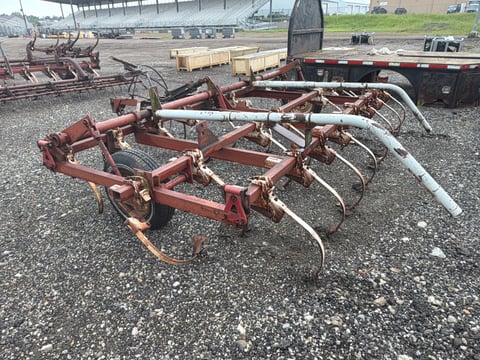 International Harvester 45 Vibra Shank Field Cultivator — photo 4