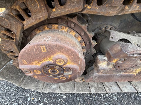 Inoperable Caterpillar 963 Crawler Loader — photo 17