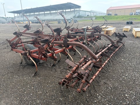 International Harvester 45 Vibra Shank Field Cultivator — photo 4
