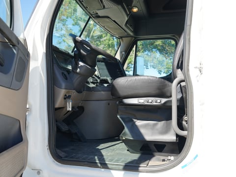 2011 Freightliner Cascadia T/A Sleeper Truck — photo 15