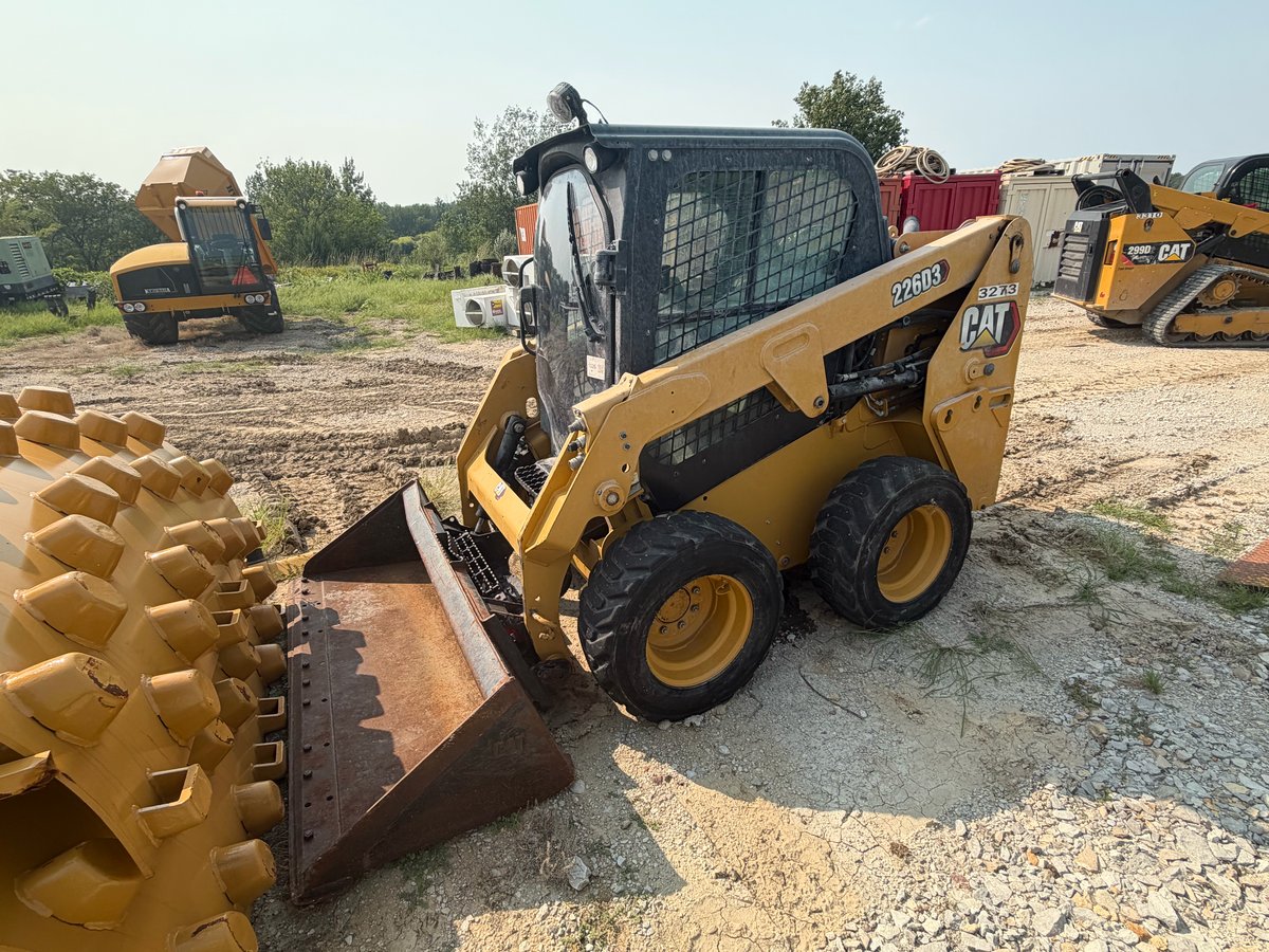  INOPERABLE NEEDS NEW ENGINE - 2021 CATERPILLAR 226D3 SKID STEER 