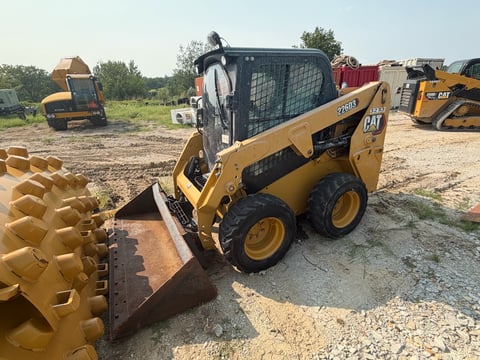  Inoperable Needs New Engine - 2021 Caterpillar 226D3 Skid Steer  — photo 1