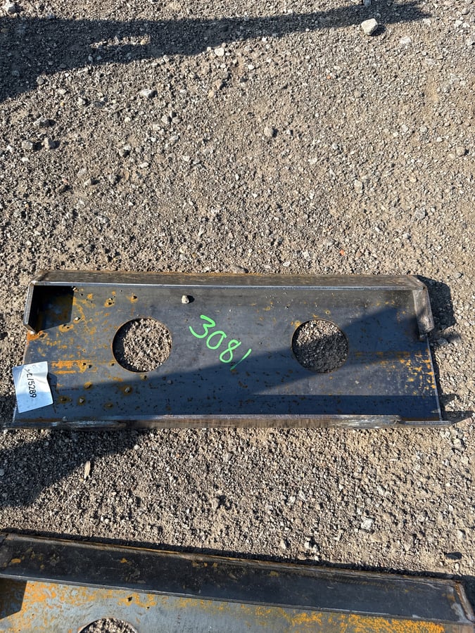 2026 GIYI dingo skid steer mounting plate (Unused)