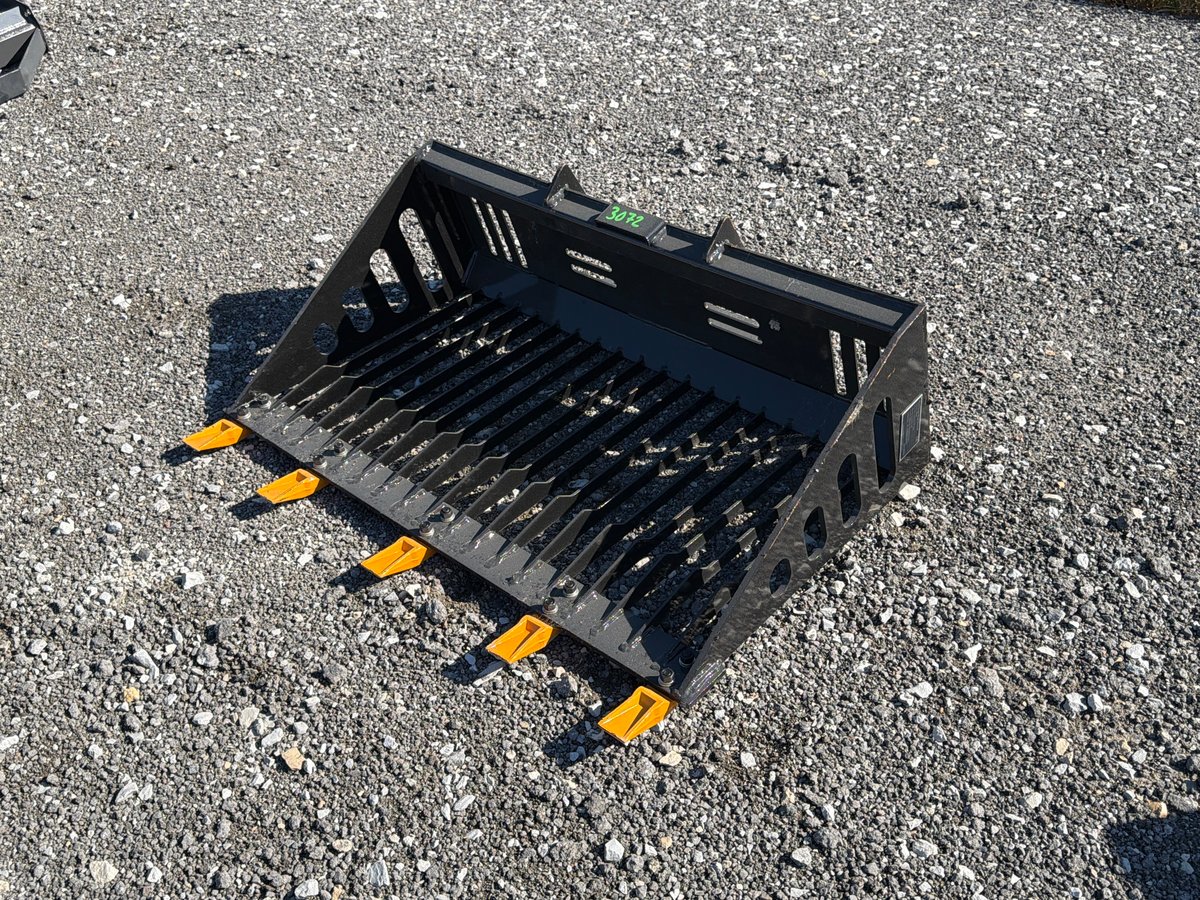 2026 GIYI GY-RB44 44in Mini Skid Steer Rock Bucket (Unused)