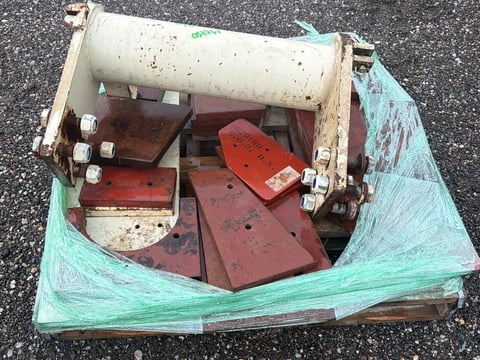Lot of Metso Wear Plates and Spare Parts — photo 4