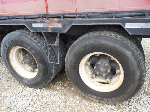 1997 Mack RD690S 4000 Gallon Water Truck — photo 24