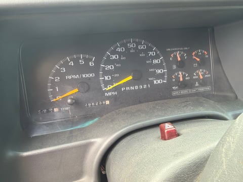 1999 Chevrolet C2500 Suburban — photo 7