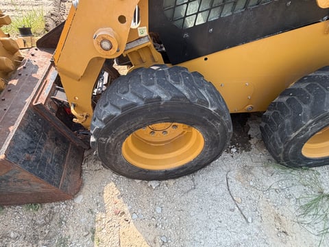  Inoperable Needs New Engine - 2021 Caterpillar 226D3 Skid Steer  — photo 9