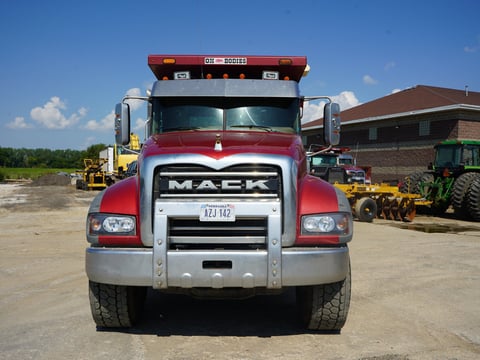 2018 Mack Granite GU713 Quad/A Dump Truck — photo 2