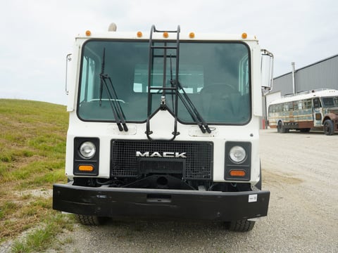 2005 Mack MR688S T/A Hooklift Truck w/ Galbreath U5-Or-174 Roll-Off Hoist — photo 2