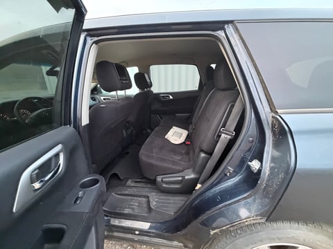 2013 Nissan Pathfinder 4WD SUV — photo 17
