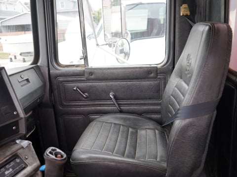 1997 Mack RD690S 4000 Gallon Water Truck — photo 12