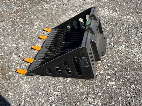 2026 Giyi Gy-RB44 44in Mini Skid Steer Rock Bucket (Unused) — photo 4