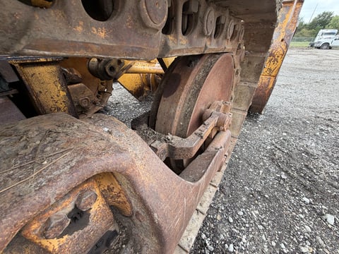 Inoperable Caterpillar 963 Crawler Loader — photo 19