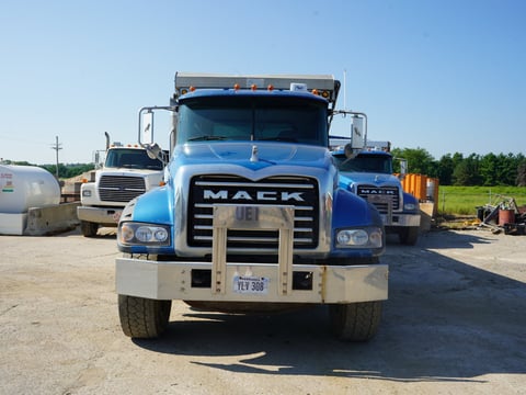 2014 Mack Granite GU713 Quad/A Dump Truck — photo 2
