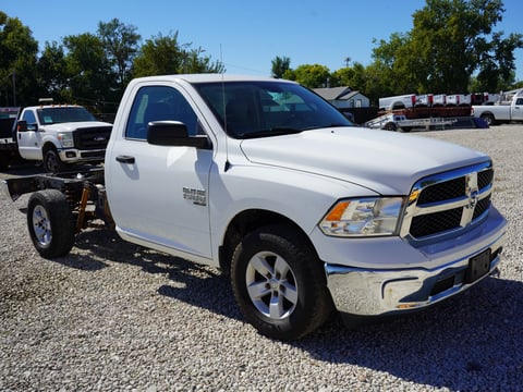 2020 RAM 1500 Classic Regular Cab & Chassis Truck — photo 3