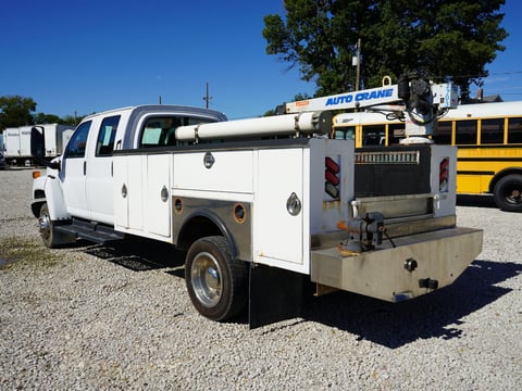 2007 Chevrolet C4500 Crew Cab Service Body Truck — photo 2