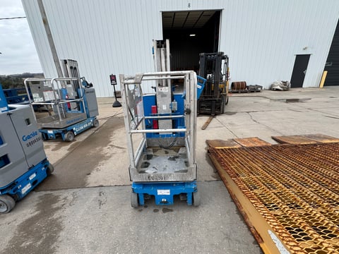 2019 Genie GR-20 Vertical Mast Lift  — photo 3