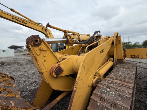Inoperable Caterpillar 963 Crawler Loader — photo 10