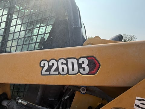  Inoperable Needs New Engine - 2021 Caterpillar 226D3 Skid Steer  — photo 12