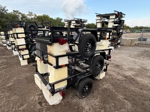 Qty of (3) 2027 Carry-On Trailers Z5X8GW2K — photo 1