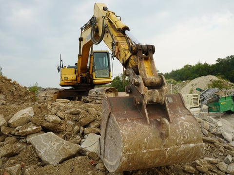 2006 Komatsu PC220LC-8 Hydraulic Excavator — photo 2