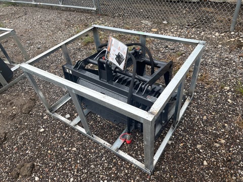 LandHonor MRB-72-44W 44in Mini Skid Steer Rock Grapple — photo 3