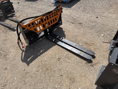 2025 LandHonor HPF-11-3000G Hydraulic Pallet Forks and Frame (Unused) — photo 2