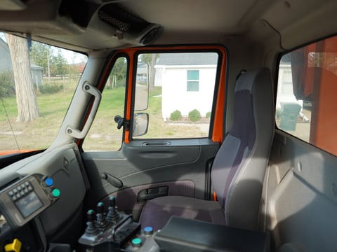 2017 International 7600 Sfa 6X4 Hooklift Plow & Spreader Truck — photo 20