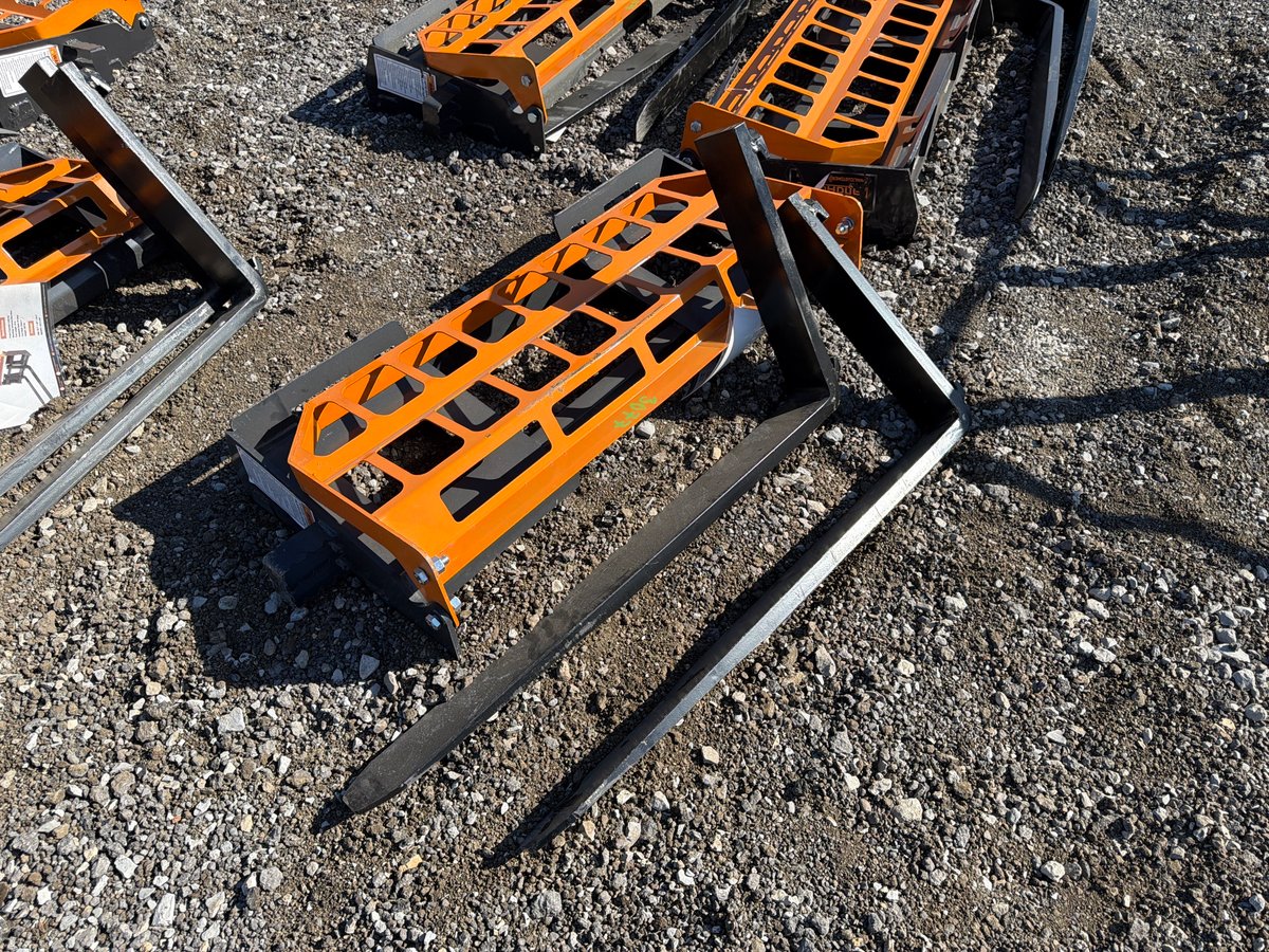 2026 LandHonor PF-11-3500G 42in Skid Steer Pallet Forks, 4,000 lb (Unused)