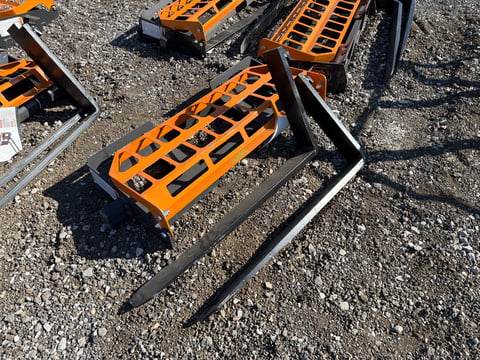 2026 LandHonor PF-11-3500G 42in Skid Steer Pallet Forks, 4,000 LB (Unused) — photo 1