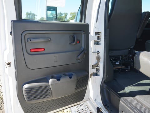 2007 Chevrolet C4500 Crew Cab Service Body Truck — photo 16