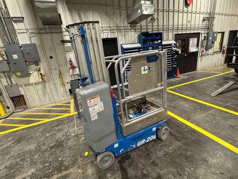 2019 Genie GR-20 Vertical Mast Lift  — photo 2