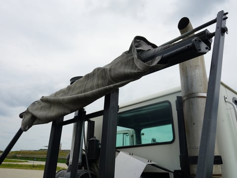 2005 Mack MR688S T/A Hooklift Truck w/ Galbreath U5-Or-174 Roll-Off Hoist — photo 37