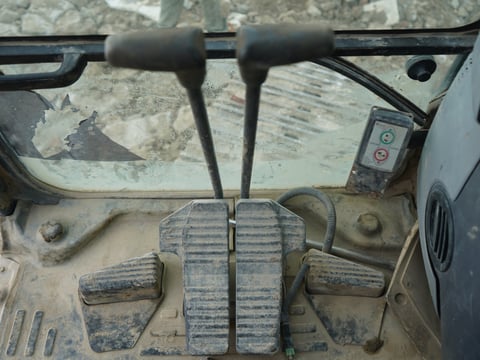 2006 Komatsu PC220LC-8 Hydraulic Excavator — photo 9