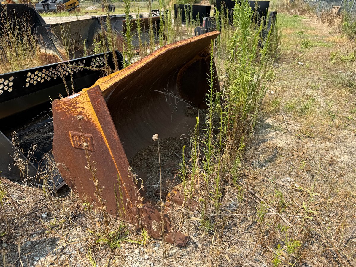 94" CATERPILLAR PIN ON BUCKET