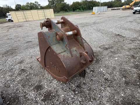 ESCO 33in Excavator Digging Bucket — Fits Komatsu PC220 — photo 5