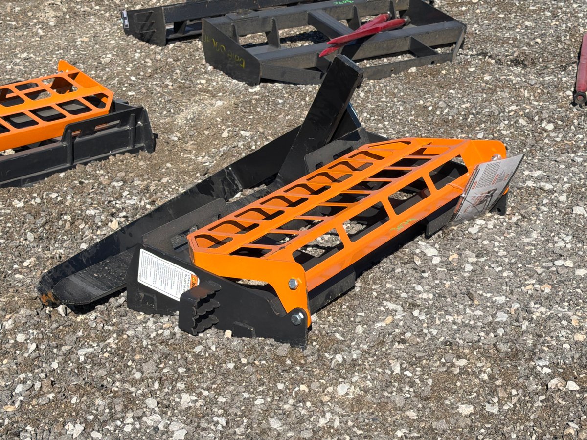 2026 LandHonor PF-11-3500G 42in Skid Steer Pallet Forks, 4,000 lb (Unused)