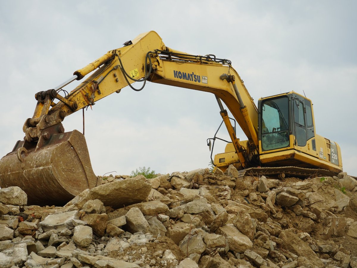 2006 Komatsu PC220LC-8 Hydraulic Excavator