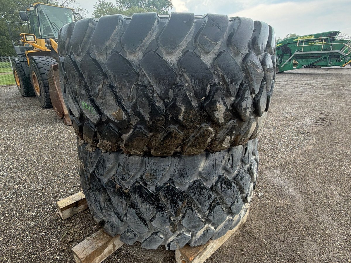 Qty of 2 — 775/65R29 Tubeless Tires on Rims, Fits Volvo Wheel Loader