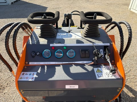 2026 LandHonor LHR-ME380X2 Stand-On Mini Skid Steer Loader w/ Bucket (Unused) — photo 5