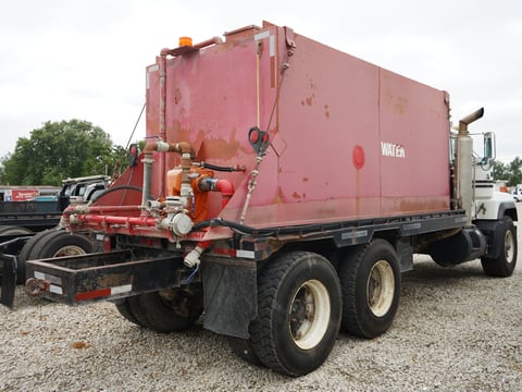 1997 Mack RD690S 4000 Gallon Water Truck — photo 4