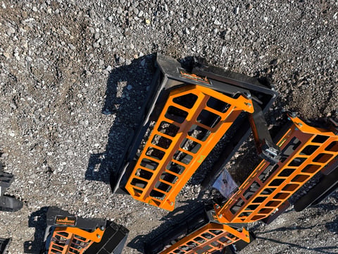 2026 LandHonor PF-11-3500G 42in Skid Steer Pallet Forks, 4,000 LB (Unused) — photo 2