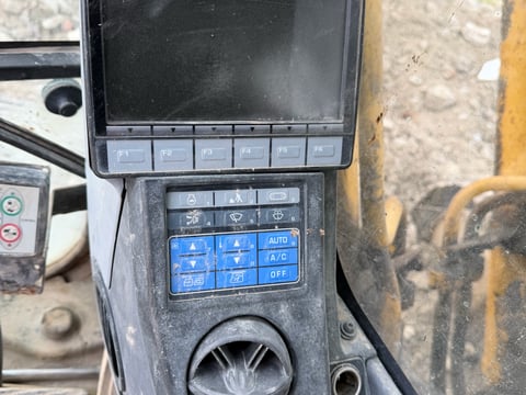 2006 Komatsu PC220LC-8 Hydraulic Excavator — photo 12
