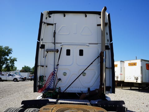 2011 Freightliner Cascadia T/A Sleeper Truck — photo 6