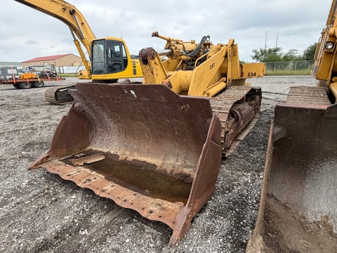 Inoperable Caterpillar 963 Crawler Loader — photo 1