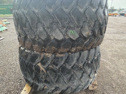 Qty of 2 — 775/65R29 Tubeless Tires on Rims, Fits Volvo Wheel Loader — photo 4