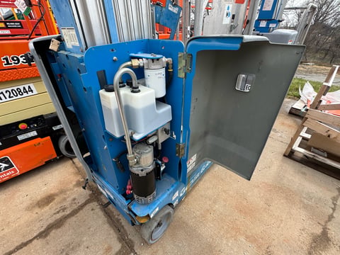 2013 Genie GR-20 Vertical Mast Lift — photo 5